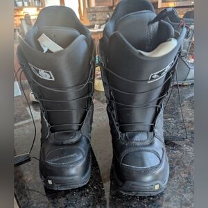 Men's Burton Black With Gray Trim Snowboard Boots Size 8 In Excellent Condition